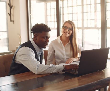 Témoignage de Laurent, qui s'est formé en Community management pour apprendre à utiliser les réseaux sociaux pour son activité.